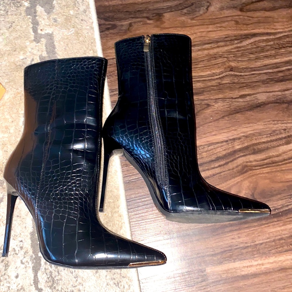 BLACK CROC PRINT METAL TOE CAP BOOTS